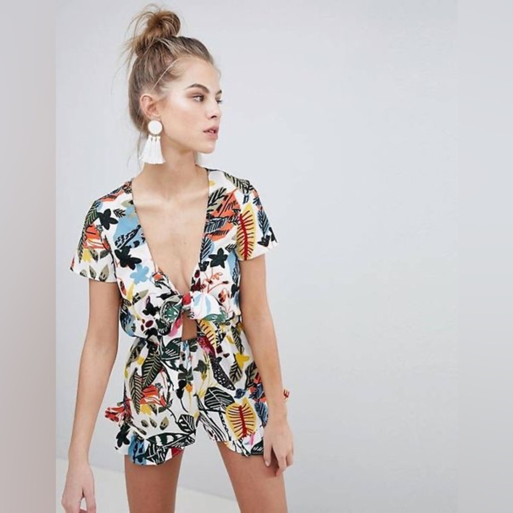 ASOS Boohoo Front Tie Cut Out Romper Tropical Floral Size US 6 - Picture 1 of 8